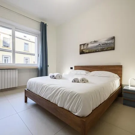 Via Niccolo Tommaseo 4 - 2 Apartment Naples