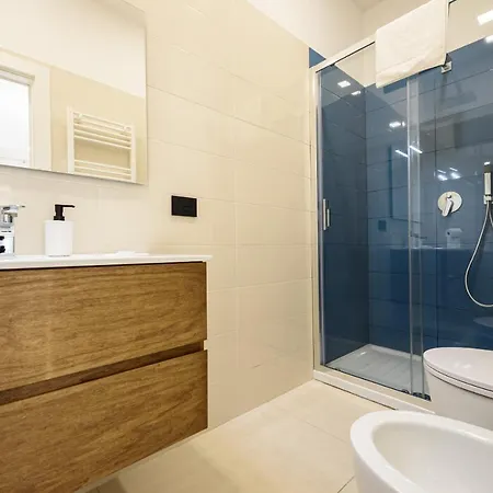 Via Niccolo Tommaseo 4 - 2 Apartment *