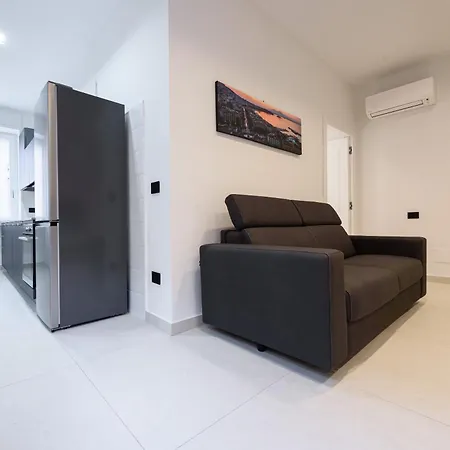 Via Niccolo Tommaseo 4 - 1 E 2