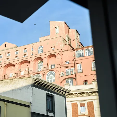 Via Niccolo Tommaseo 4 - 1 E 2 * Neapol